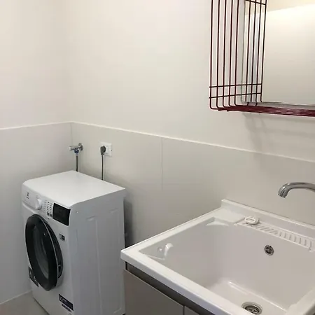 Apartment Dama 201 *